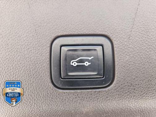 White Frost Tricoat 2022 GMC Yukon Denali