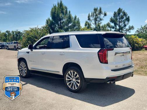 White Frost Tricoat 2022 GMC Yukon Denali