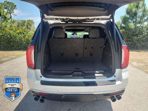 White Frost Tricoat 2022 GMC Yukon Denali