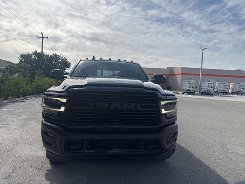 2020 RAM 3500 Laramie Crew Cab 4x4 8' Box