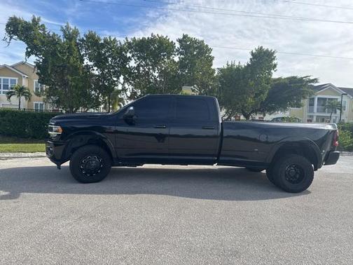 2020 RAM 3500 Laramie Crew Cab 4x4 8' Box