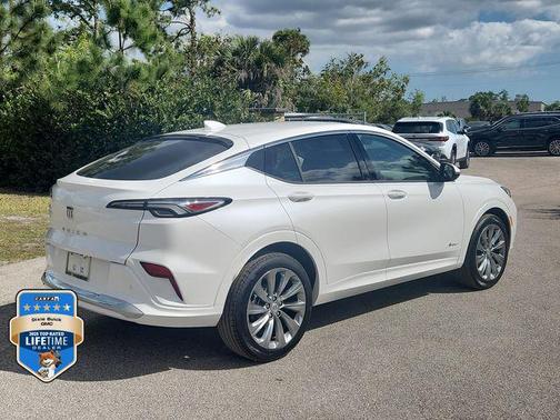 White Frost Tricoat 2026 Buick Envista Avenir FWD