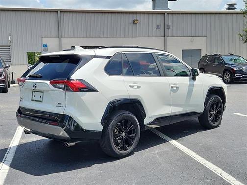 2022 Toyota RAV4 Hybrid SE