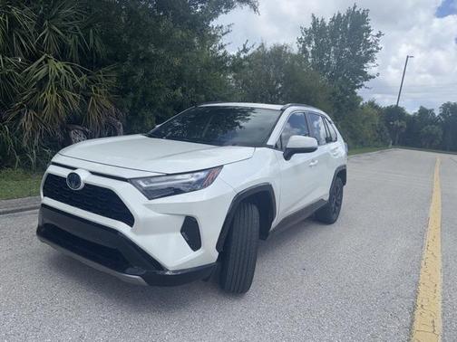 2022 Toyota RAV4 Hybrid SE