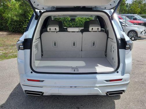 Iridescent White Tricoat 2026 Buick Enclave Avenir FWD