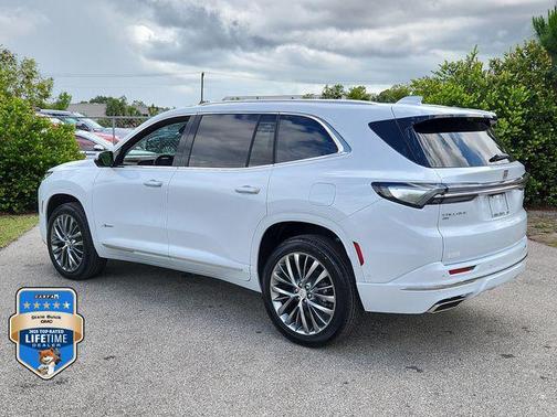 Iridescent White Tricoat 2026 Buick Enclave Avenir FWD
