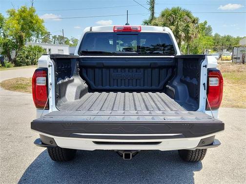 2025 GMC Canyon Base
