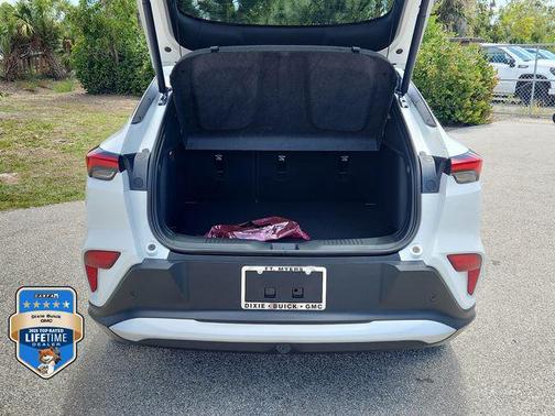 Summit White 2026 Buick Envista Preferred FWD