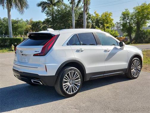 2024 Cadillac XT4 Premium Luxury
