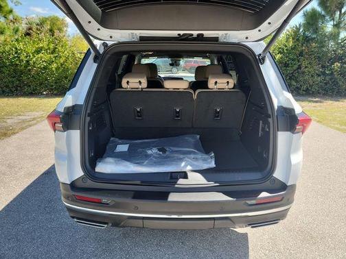 iridescent white tricoat 2026 Buick Enclave Preferred