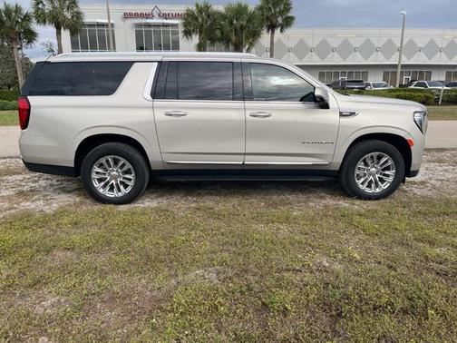 2023 GMC Yukon XL SLT