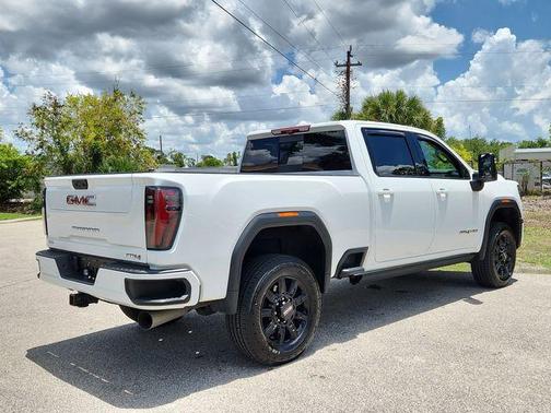 Summit White 2024 GMC Sierra 2500 AT4