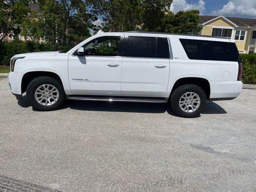 Summit White 2019 GMC Yukon XL SLT