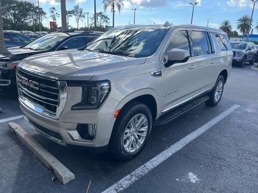 2023 GMC Yukon XL SLT