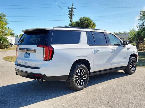 2022 GMC Yukon XL AT4
