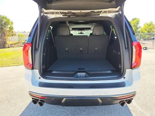 2022 GMC Yukon XL AT4