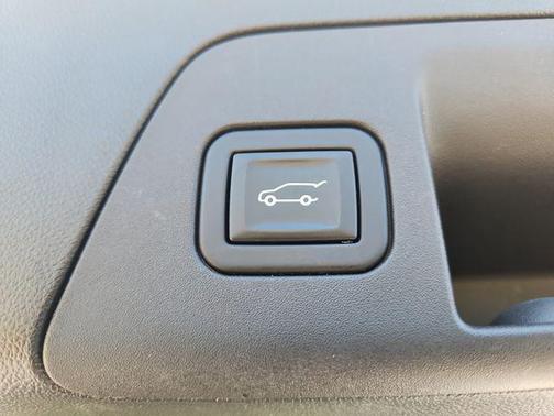 Summit White 2023 Buick Envision Preferred AWD