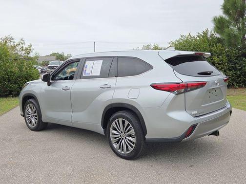 2022 Toyota Highlander Platinum