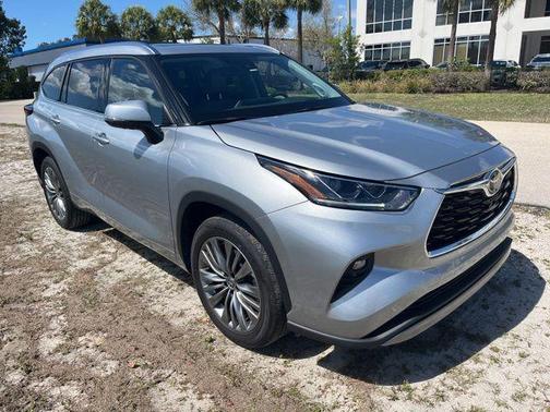 2022 Toyota Highlander Platinum