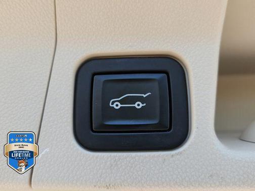 White Frost Tricoat 2021 GMC Acadia Denali