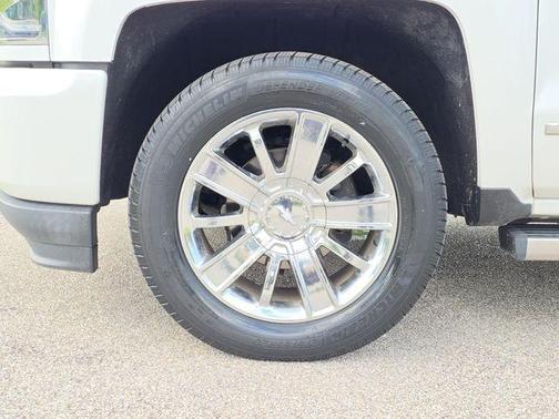 Pearl 2018 Chevrolet Silverado 1500 High Country