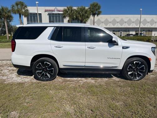 2022 GMC Yukon SLT