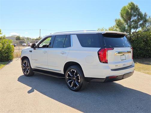 2022 GMC Yukon SLT