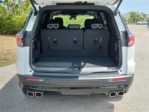 2025 GMC Acadia AWD AT4