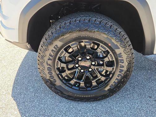 Summit White 2026 GMC Canyon Elevation