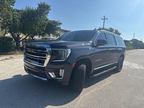 2023 GMC Yukon XL SLT