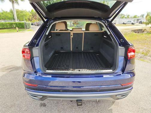 Navarra Blue Metallic 2020 Audi Q8 55 Premium Plus