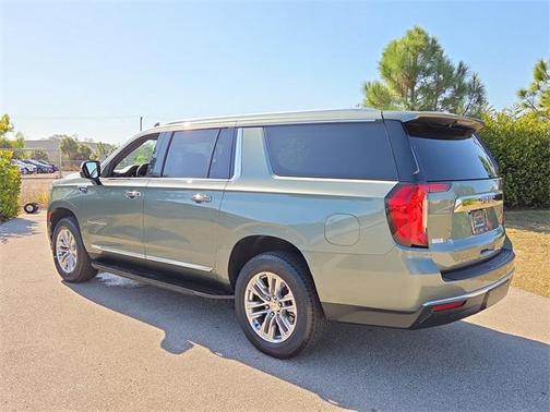 2023 GMC Yukon XL SLT