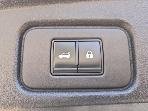 2022 Nissan Pathfinder SL 2WD