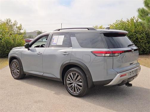 2022 Nissan Pathfinder SL 2WD