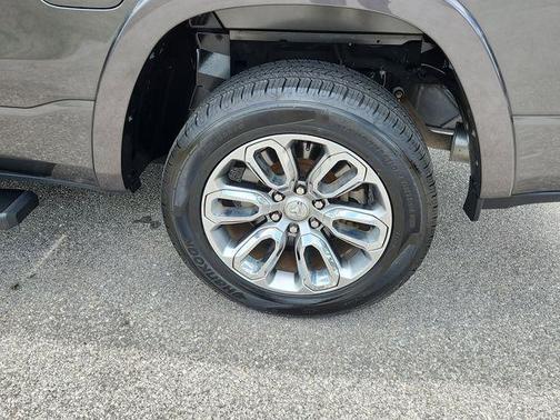 Granite Crystal Metallic Clearcoat 2019 RAM 1500 Laramie