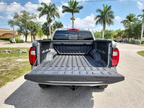 2025 GMC Canyon Base
