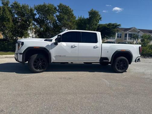 2024 GMC Sierra 2500 AT4