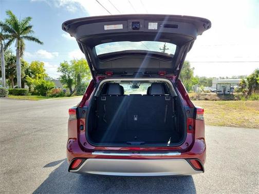 2022 Toyota Highlander Platinum