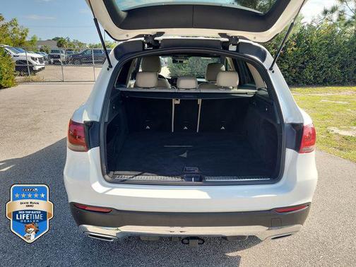 White 2021 Mercedes-Benz GLC 300 4MATIC