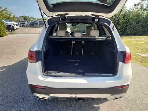White 2021 Mercedes-Benz GLC 300 4MATIC