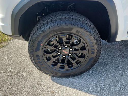 Summit White 2026 GMC Canyon Elevation