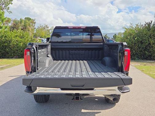Onyx Black 2024 GMC Sierra 2500 SLT