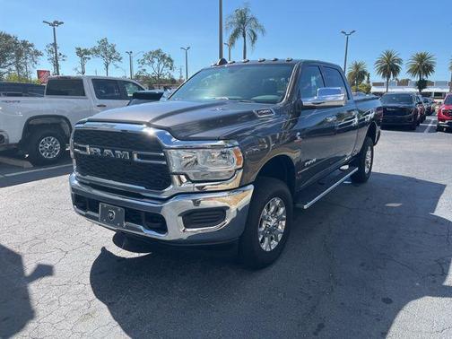2021 RAM 2500 Tradesman Crew Cab 4x4 6'4' Box