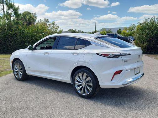 White Frost Tricoat 2026 Buick Envista Avenir FWD