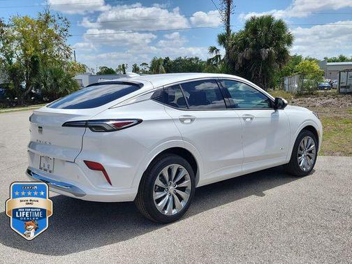 White Frost Tricoat 2026 Buick Envista Avenir FWD