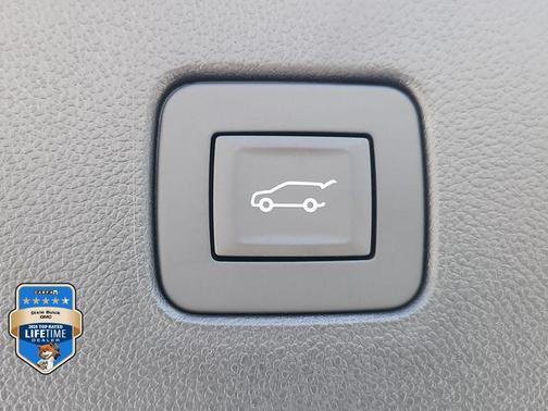 White Frost Tricoat 2026 Buick Envista Avenir FWD