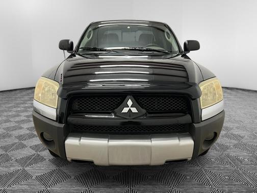 2006 Mitsubishi Raider DuroCross