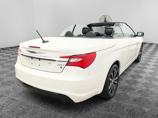 Bright White Clearcoat 2014 Chrysler 200 S