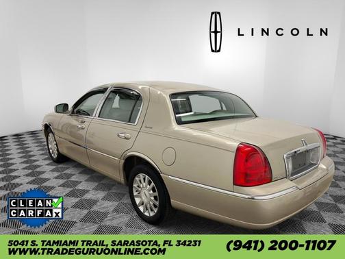 2006 Lincoln Town Car Signature