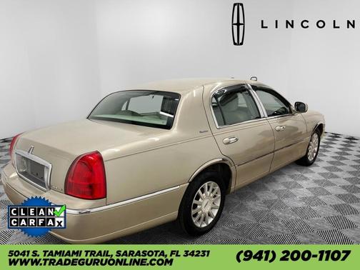 2006 Lincoln Town Car Signature